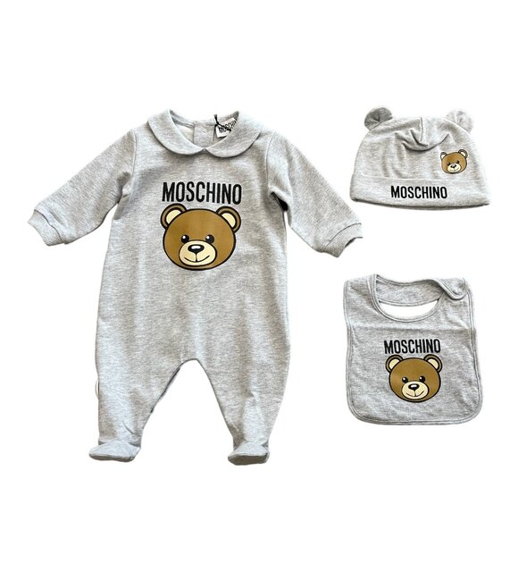 Moschino Babypakje, mutsje en slabber