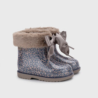 Igor Regenlaarsjes met strik