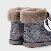 Igor Regenlaarsjes met strik