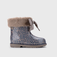 Igor Regenlaarsjes met strik