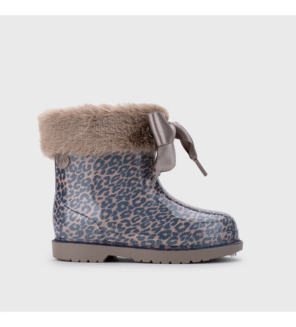 Igor Regenlaarsjes met strik