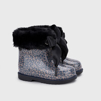 Igor Regenlaarsjes met strik