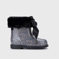 Igor Regenlaarsjes met strik