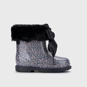 Igor Regenlaarsjes met strik