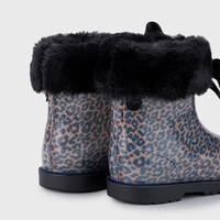 Igor Regenlaarsjes met strik