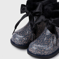 Igor Regenlaarsjes met strik