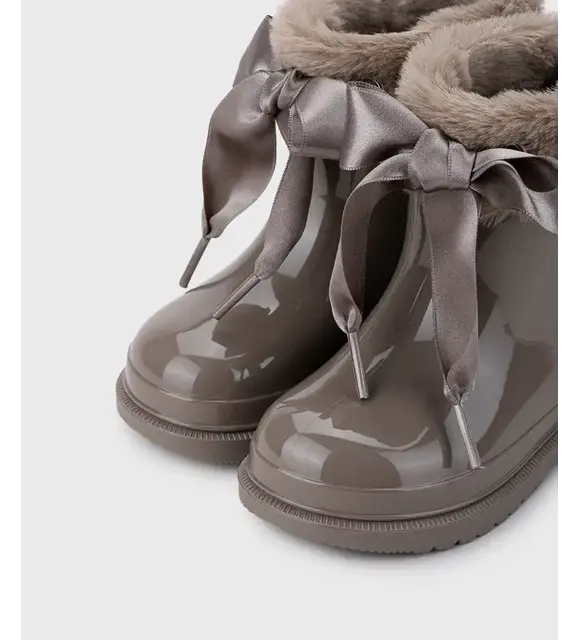 Igor Regenlaarsjes met strik