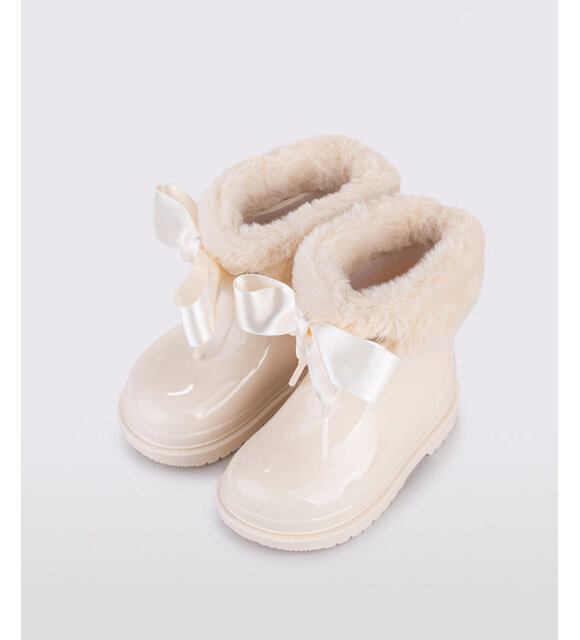 Igor Regenlaarsjes met strik