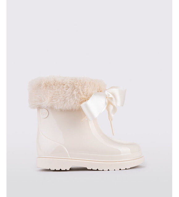 Igor Regenlaarsjes met strik