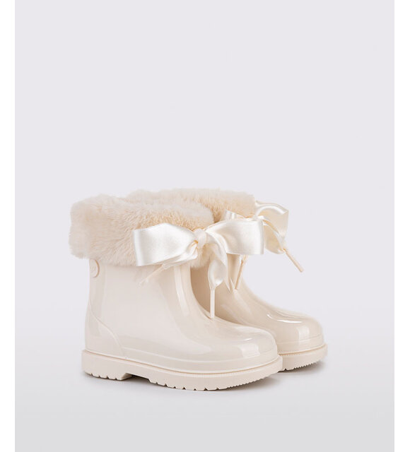 Igor Regenlaarsjes met strik