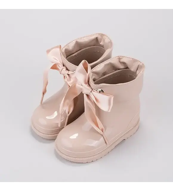 Igor Regenlaarsjes met strik