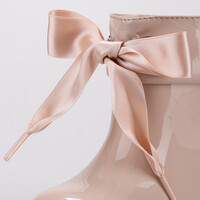 Igor Regenlaarsjes met strik