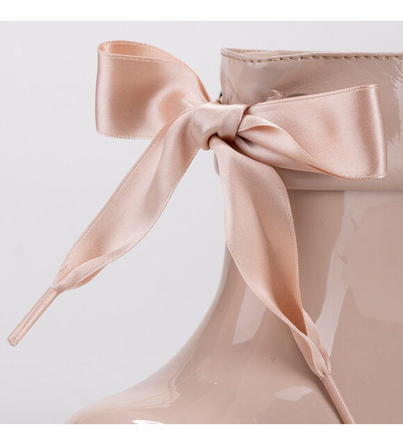 Igor Regenlaarsjes met strik