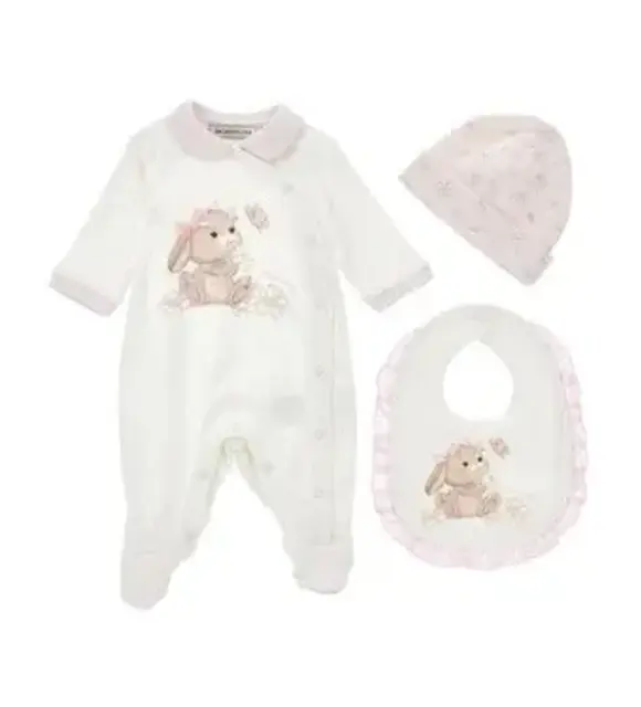 Monnalisa Babypakje met mutsje en slabber