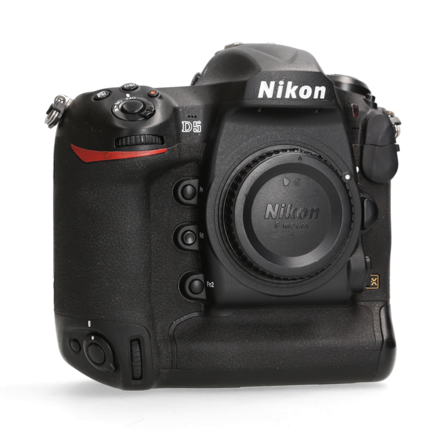 Nikon D5 105.875 kliks