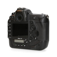 Nikon D5 - 133.000 kliks