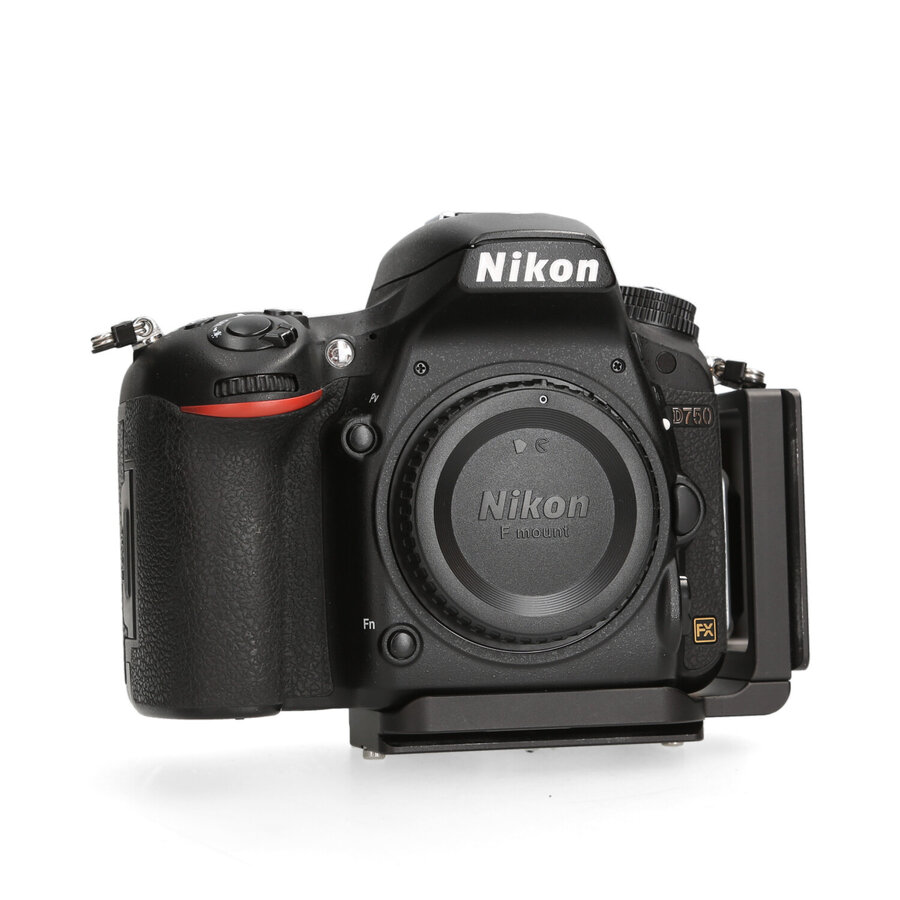 Nikon D750 incl bracket - 21.270 Kliks
