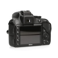 Nikon D3300 - 7400 clicks