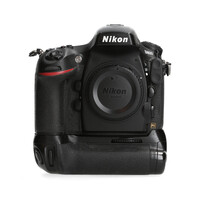 Nikon D800 + Grip. 74.110 kliks