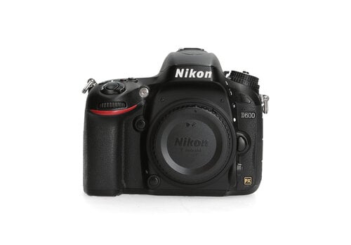Nikon D600 - 15.102 kliks 