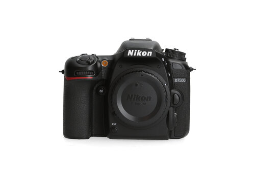 Nikon D7500 - 3.912 kliks 