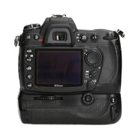 Nikon D300 - 56.231 kliks  + MB-D10 + Lowepro Rezo 170 AW