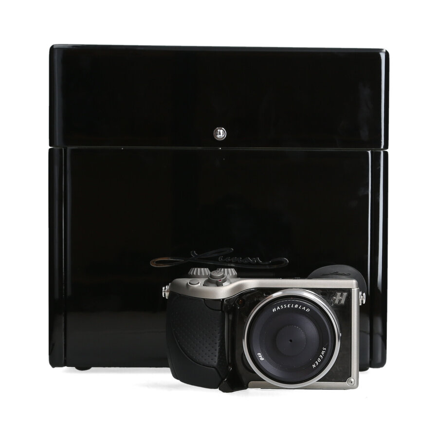 Hasselblad Lunar Black Leather + 18-55mm