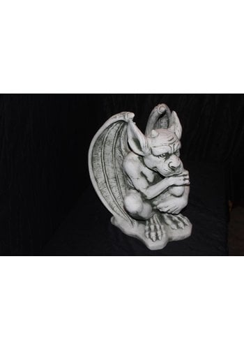 Betonnen beeld denkende gargouille 