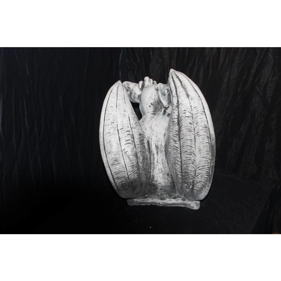 Betonnen beeld van een waterspuwer of gargouille in gothic stijl-4
