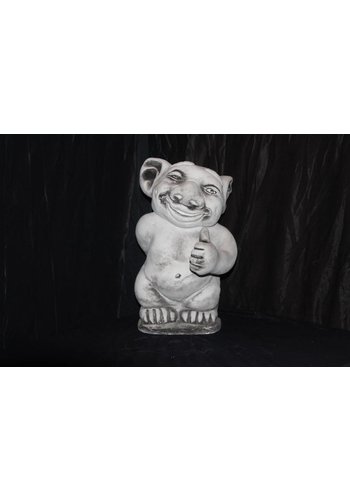 Betonnen beeld trol met opgestoken duim 