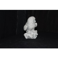 thumb-Betonnen beeld van een steenuil zittend op een boomstronk – decoratief tuinbeeld-2