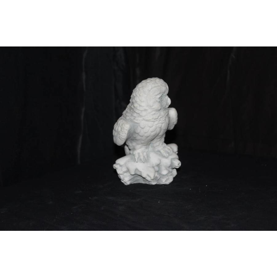 Betonnen beeld van een steenuil zittend op een boomstronk – decoratief tuinbeeld-2