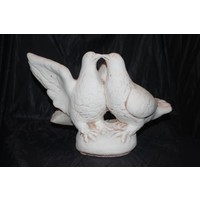 thumb-Betonnen beeld van een tortelend duivenpaar – perfect huwelijkscadeau-1