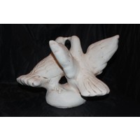 thumb-Betonnen beeld van een tortelend duivenpaar – perfect huwelijkscadeau-3