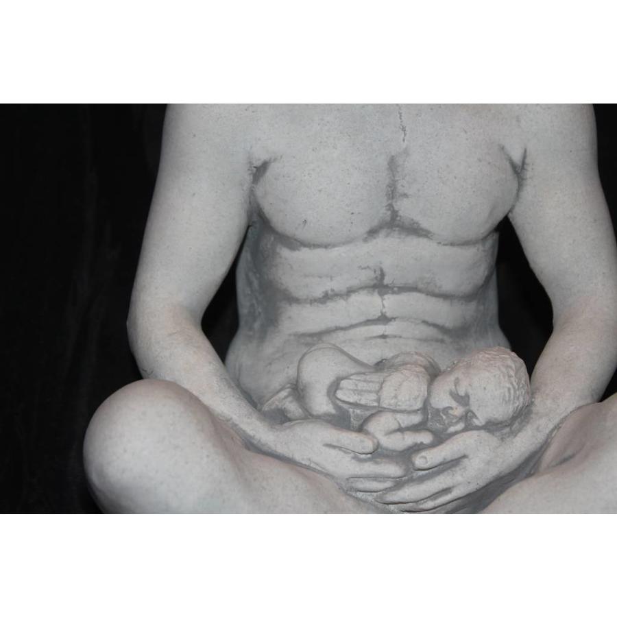 Betonnen beeld van een man met kind – Spiritueel en decoratief tuinbeeld-2