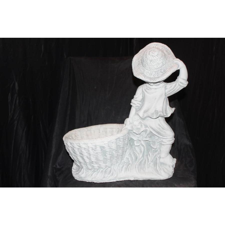 Betonnen beeld van een jongetje met plantenbakje – Decoratief tuin- en vensterbankbeeld-4