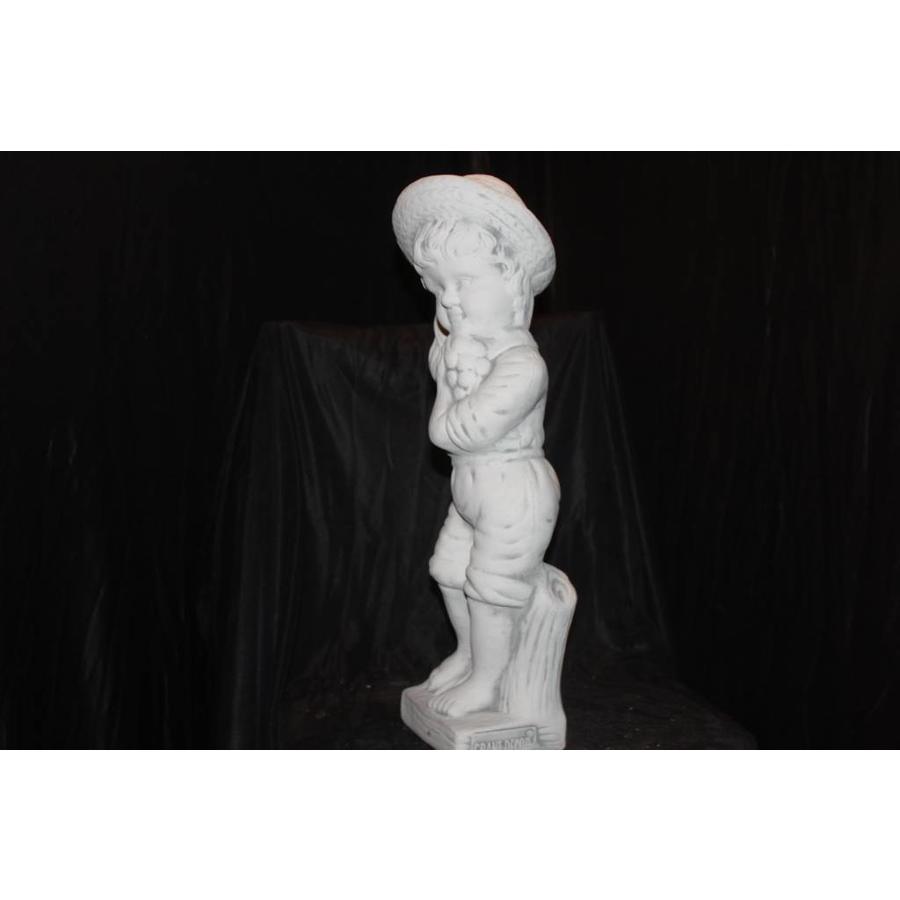 Betonnen beeld van een jongetje met strohoed – Decoratief beeld voor tuin of vensterbank-3