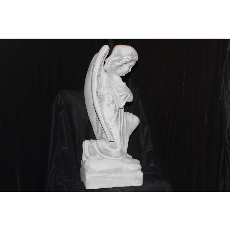 Betonnen beeld engel knielend biddend voor graf of tuin-2