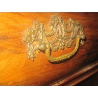 thumb-Antiek mahonie kabinet uit 1920 met sierlijke lades, schappen en houtsnijwerk-8