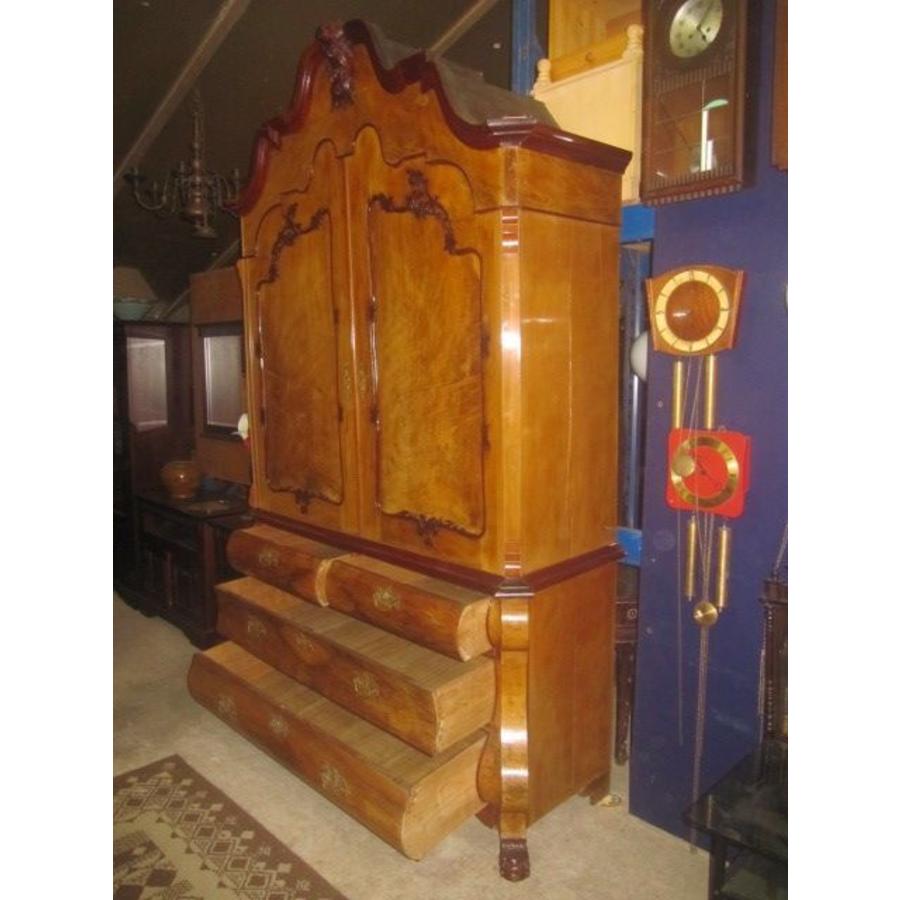 Antiek mahonie kabinet met houtsnijwerk en klauwpoten-9