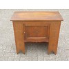 LoodsVol, Tweedehands Vintage eikenhouten kastje met houtsnijwerk en deurtjerk