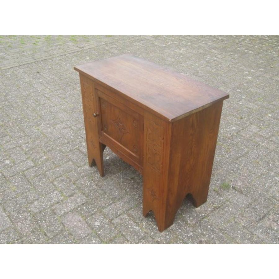 Vintage eikenhouten kastje met houtsnijwerk en deurtjerk-2