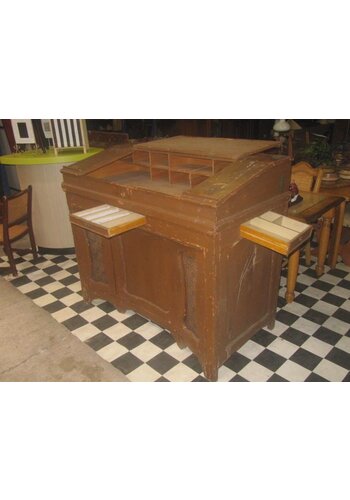 Antiek sta-bureau van grenenhout 