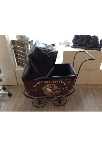 Antieke kinderwagen 