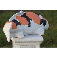 thumb-Showa koi in oranje van beton – Vijverbeeld-9