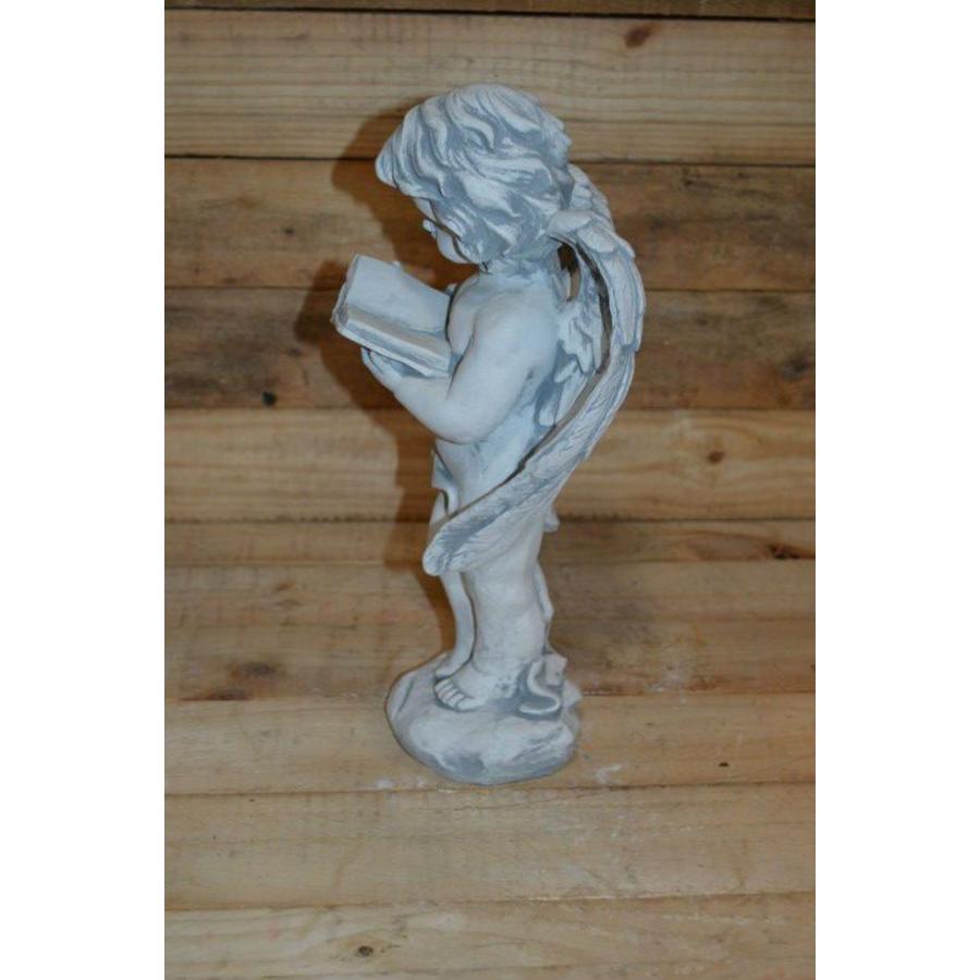 Betonnen beeld van een staande engel met boek, geschikt voor binnen en buiten-2