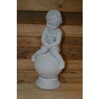 thumb-Betonnen beeld van een slapend kindje op een bol, geschikt voor binnen en buiten-2