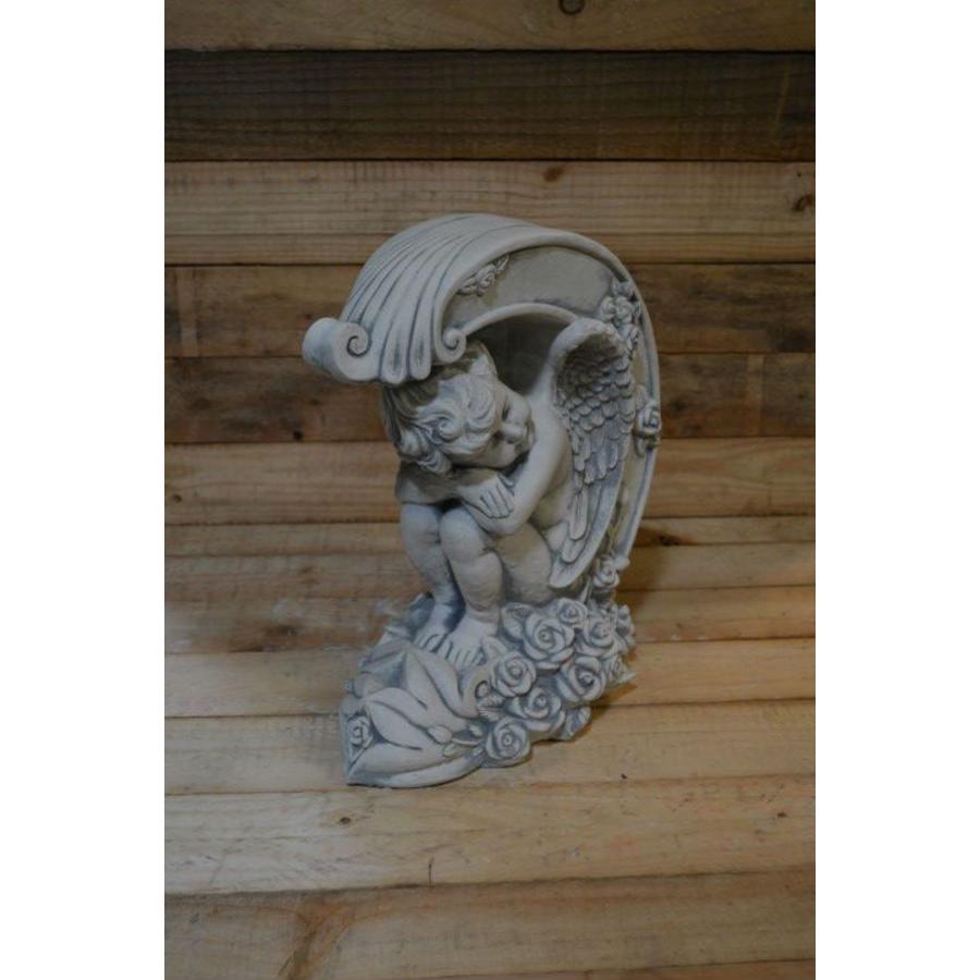 Betonnen beeld van een engel zittend op een halve maan, geschikt voor binnen en buiten-2