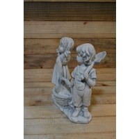 thumb-Betonnen beeld twee kinderen met plantenbakje-2