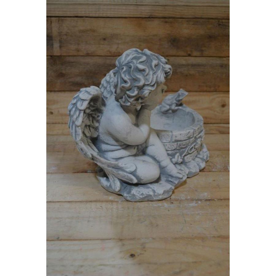 Betonnen beeld van een engel met kikker op een plantenbakje, geschikt voor binnen en buiten-2